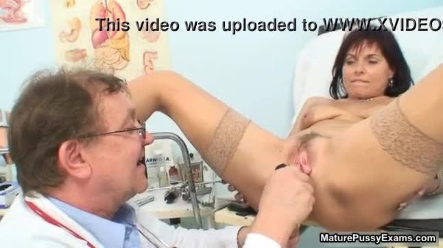Hot milf gets her nice cunt examined